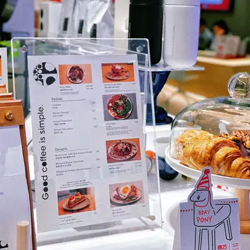 有甜食派同埋咸食派嘅窝夫🧇，新鲜即制、外脆内软嘅窝夫真系令人无法抗拒！