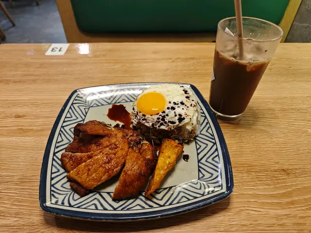 招牌豬扒蝦條蛋飯 $52