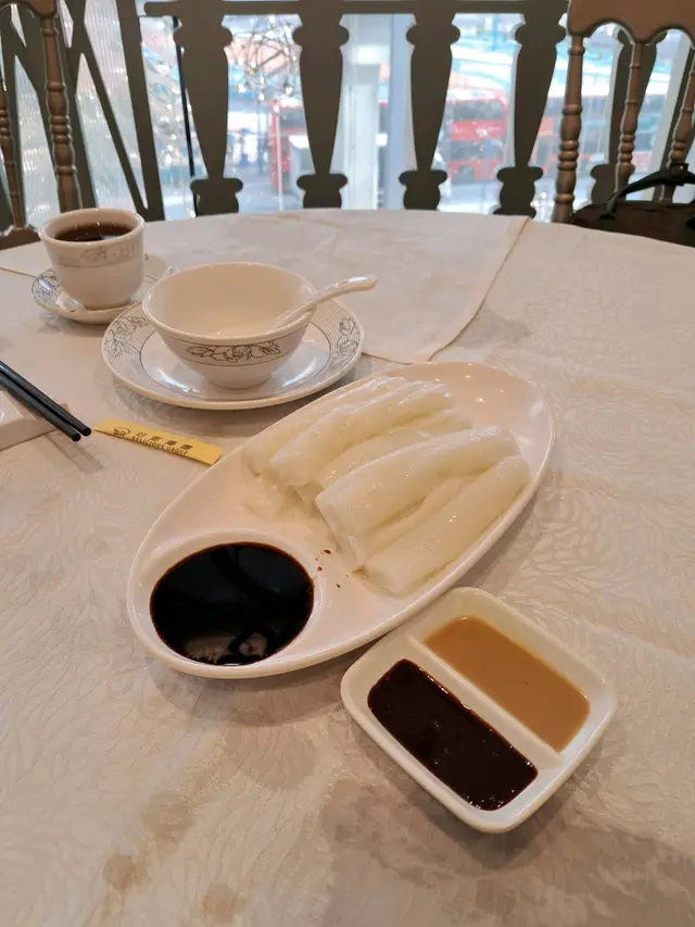 孖寶 - 布拉淨腸粉