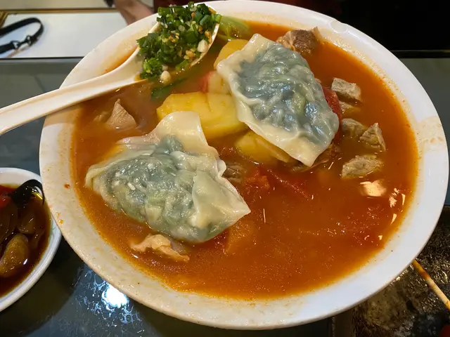 韭菜餃蝴蝶腩香菇貢丸河粉