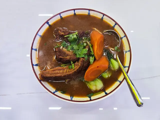 湯: 😋👍, 麵: 👍, 肉: 😒, 配料: 🤩