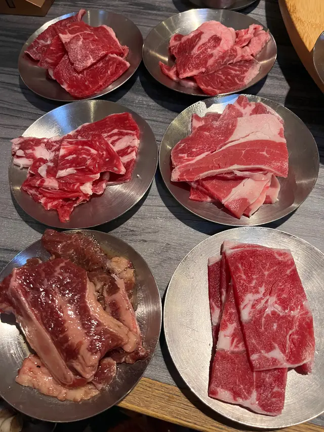 半肥瘦，燒好沾大醬包生菜食，正！