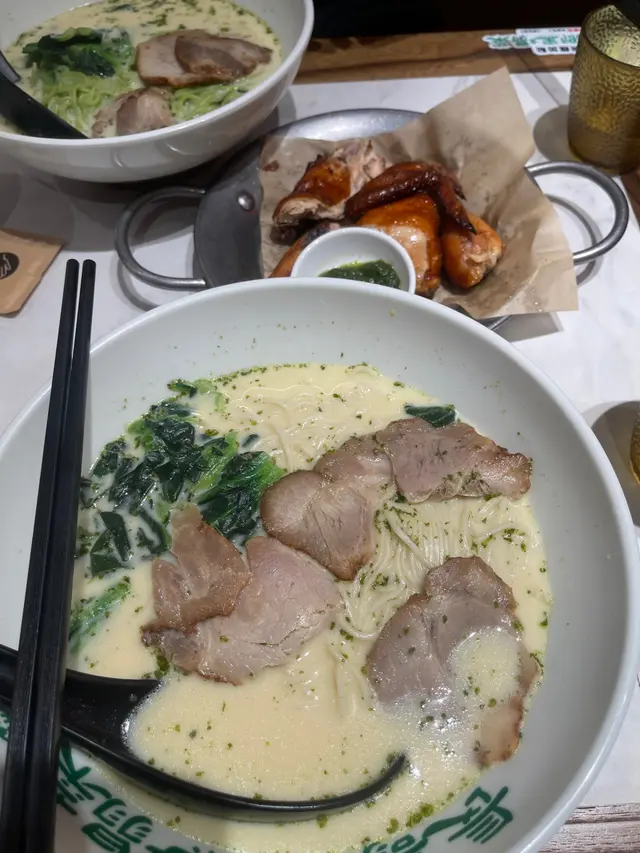 #香港美食 #FoodieLife 

當歸豬骨湯梅肉麵好好味！湯底好濃郁