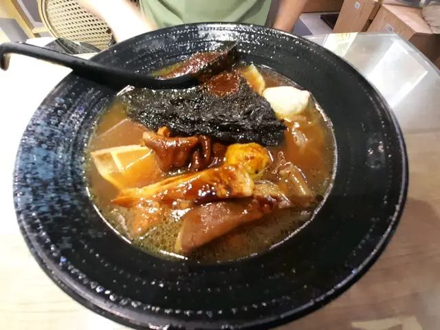 沙爹湯紫菜,木耳餃,沙薑豬肚,牛丸紅薯粉