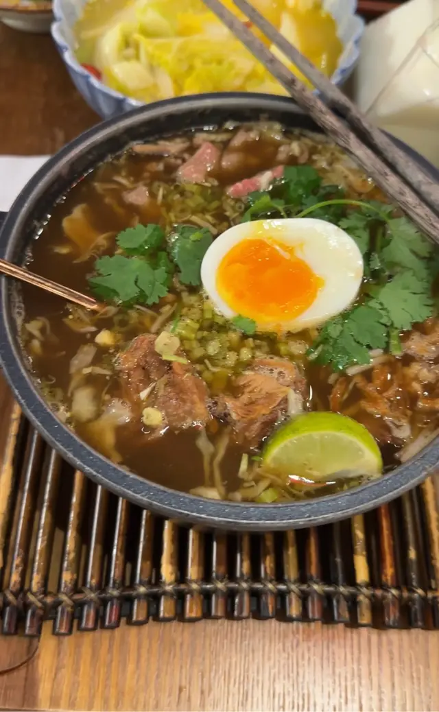 面底有好多選擇，仲可以雙拼，啱晒啲好貪心既人😂即係我。本身佢嘅配搭係粉絲加米粉，已經好合我口味。啲牛唔算超級有味，湯底唔錯，不過冇鵝肝飯咁有驚喜
