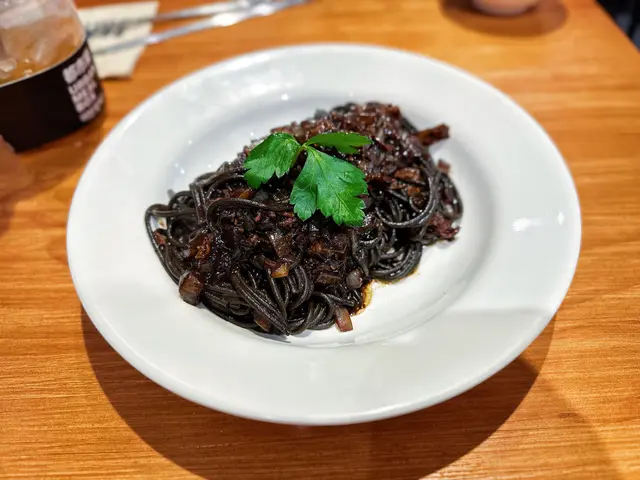 炸醬墨汁意粉