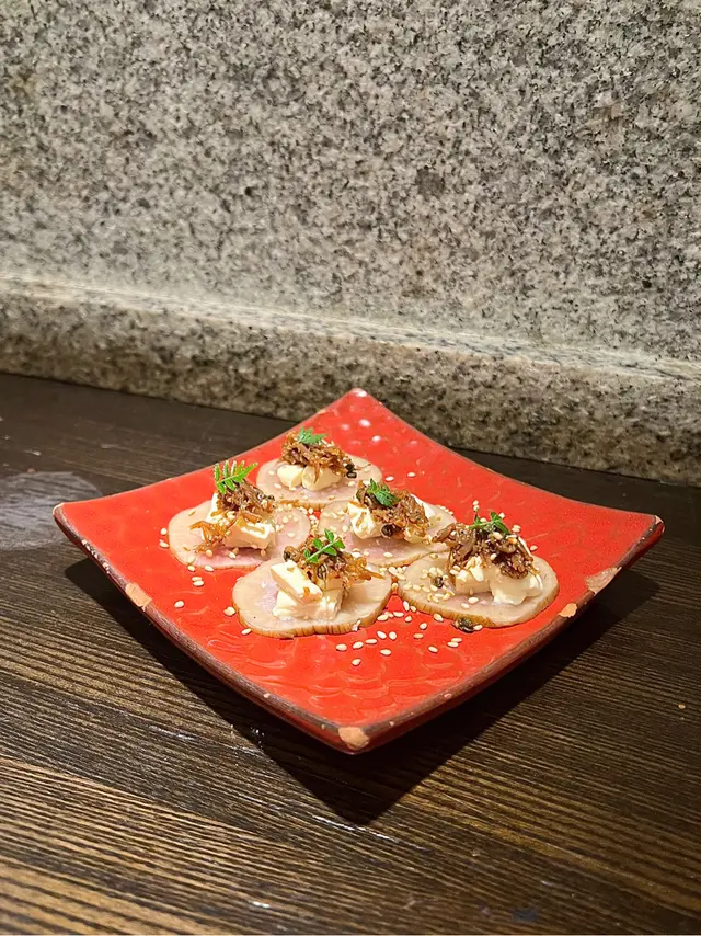 秋田煙燻漬物芝士配自家製山椒沙甸魚苗