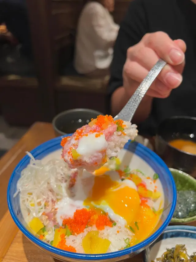 溫泉蛋魚蓉丼