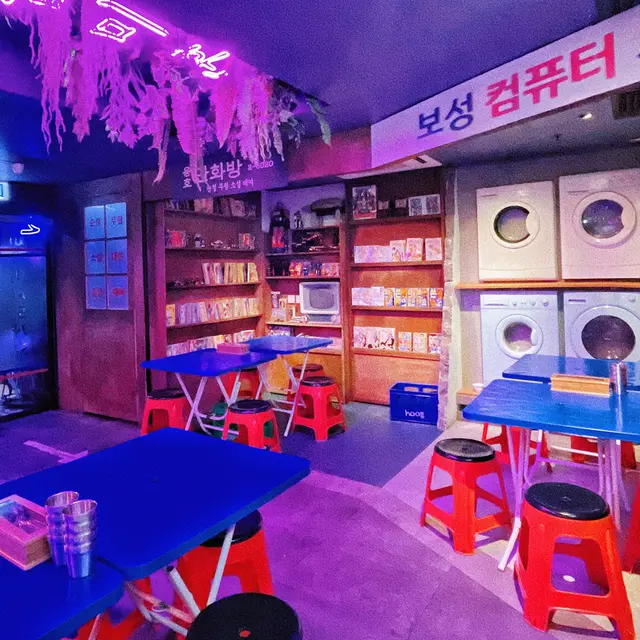 冬天去韓國好鍾意喺包車入邊食嘢,暖笠笠食住熱辣辣嘅嘢個人真係溫暖好多😆加上溫馨踏實嘅氣氛,返到香港都有啲念念不忘!係唔係估唔到韓國包車會喺樓上呢?