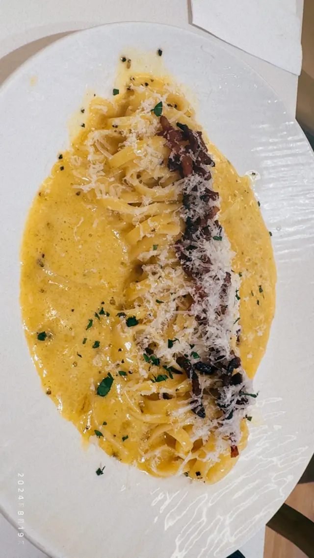 分量上對於胃口細嘅朋友黎講岩岩好～扁意粉🍝有口感，會覺得好特別同其他意粉唔一樣～汁方面都非常香濃，但對人黎講會有少少鹹🤓#意粉 