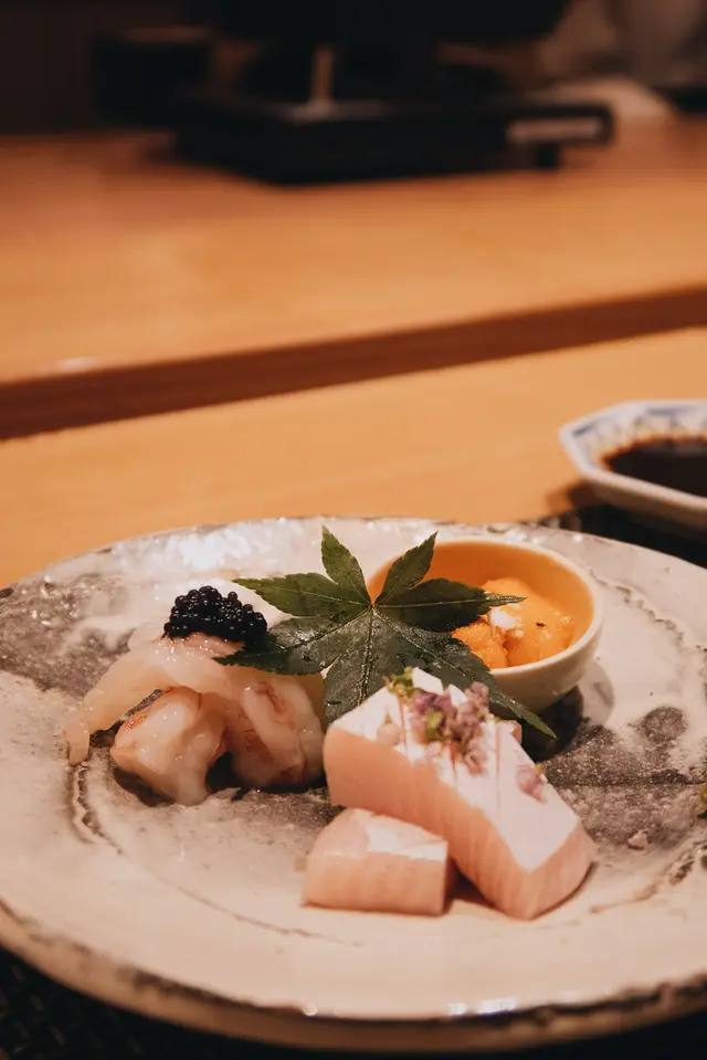 刺身三點:赤蝦、油甘魚及馬糞海膽