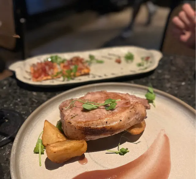 慢煮西班牙黑毛豬鞍架