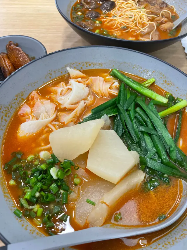 蕃茄湯米線（韭菜+白蘿蔔+牛柏葉+多蔥）