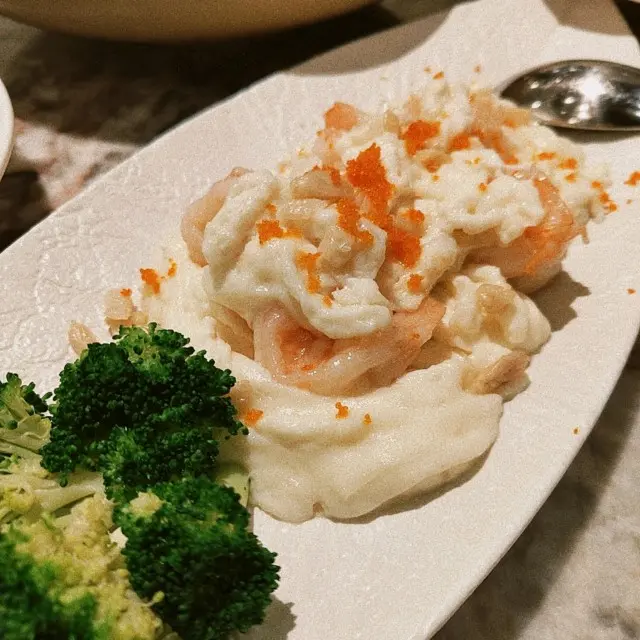 鮮奶蛋白蟹肉炒蝦球