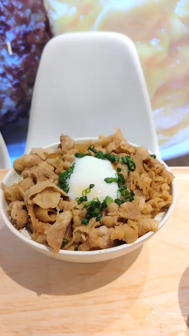 溫泉蛋牛肉丼飯