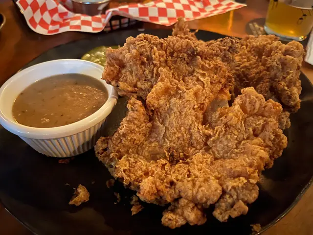 FRIED CHICKEN & GRAVY