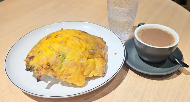 芙蓉蛋飯。熱朱古力