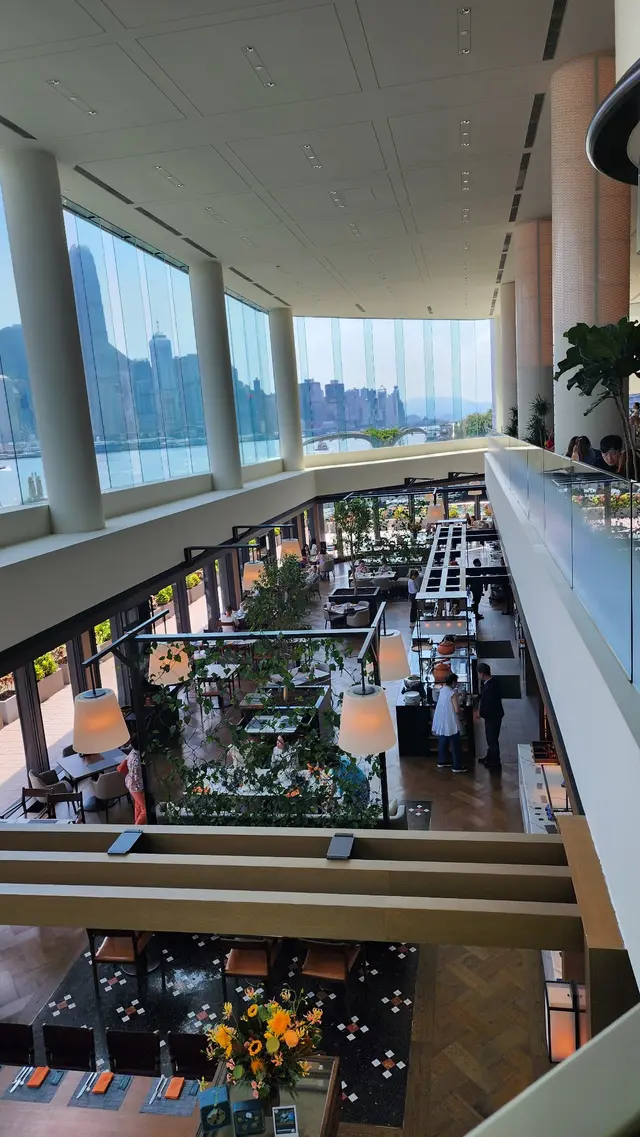 在大堂看整個餐廳環境