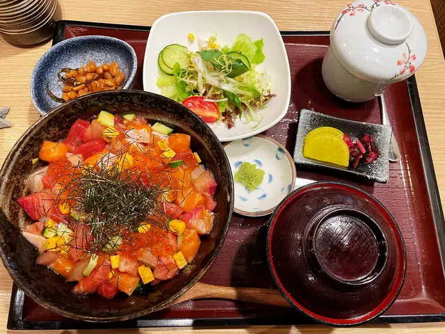 粒粒海鮮丼定食