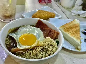 餐蛋面+薯饼+多士