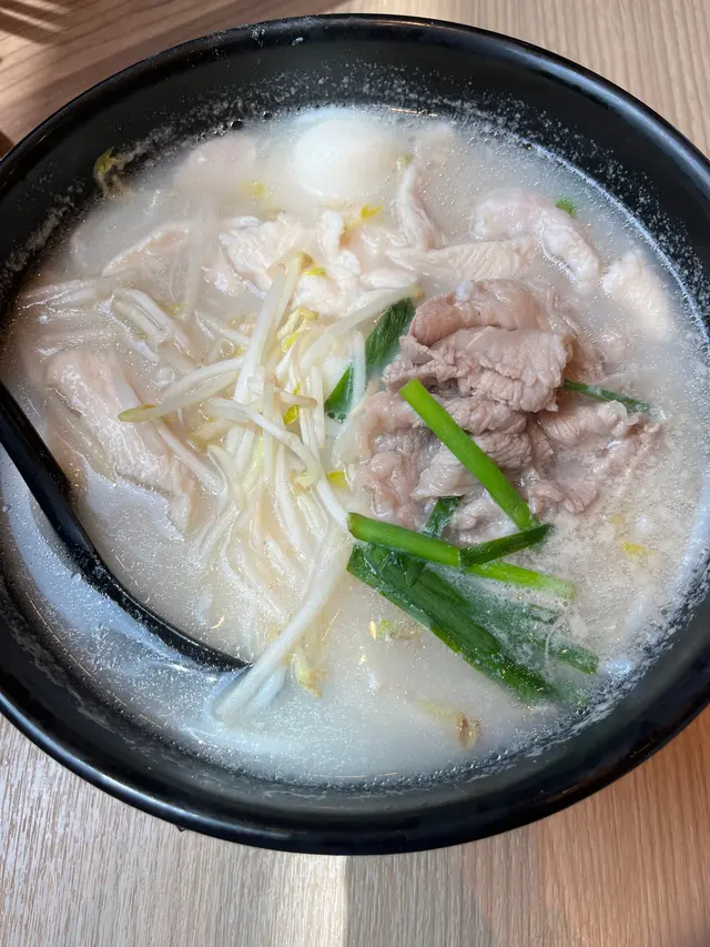 肥牛雞肉魚蛋米線