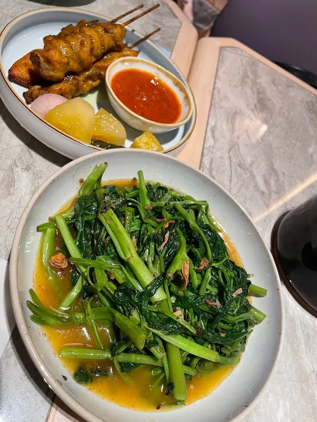 雞肉串燒、馬拉箋炒通菜