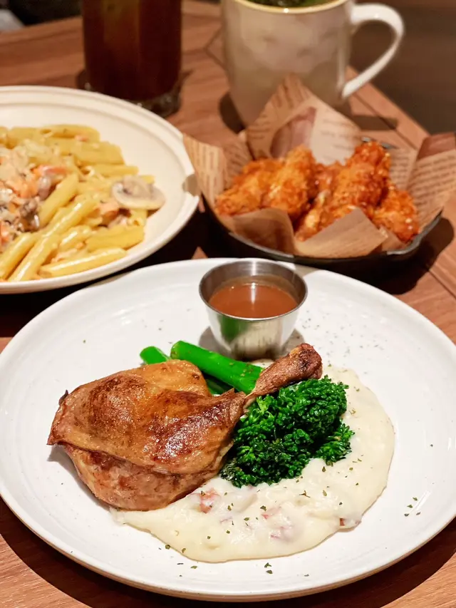 法式油封鴨腿伴牛油紅酒汁伴薯蓉烤澳洲西蘭花