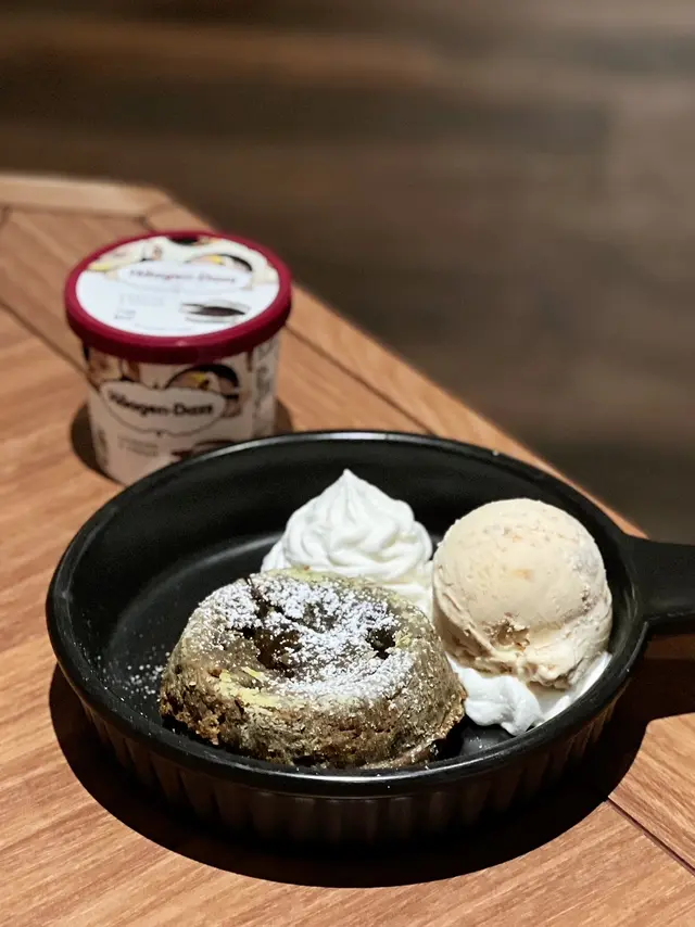 焙茶心太軟蛋糕配雪糕