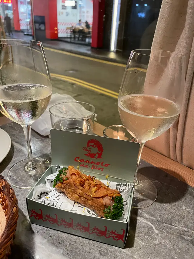 CANNOLO DI TONNO tune tartare in a cannolo shell