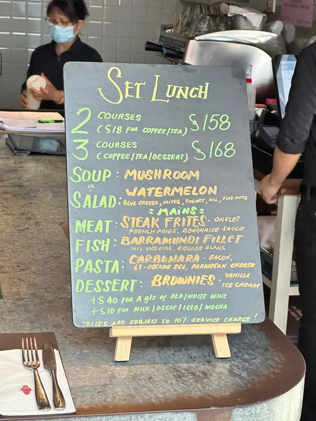 值得推介法國餐廳  附近食肆都已關閉 倖存小店舖 ￼