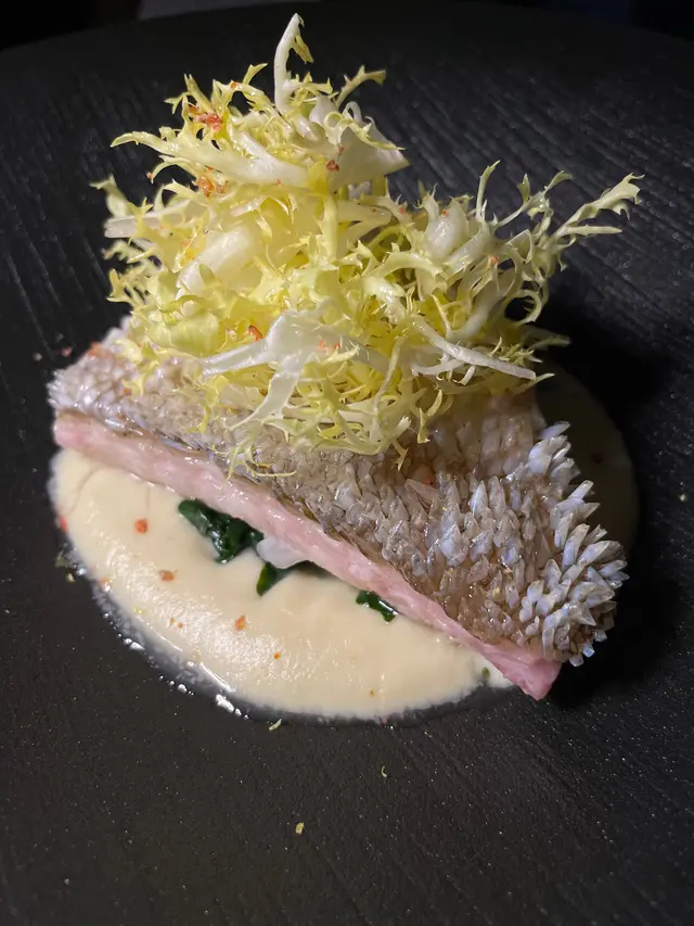 一片片立鱗好靚 引唔住影個close up 如果唔太鍾意濃味嘅嘢食推薦喺呢個😚