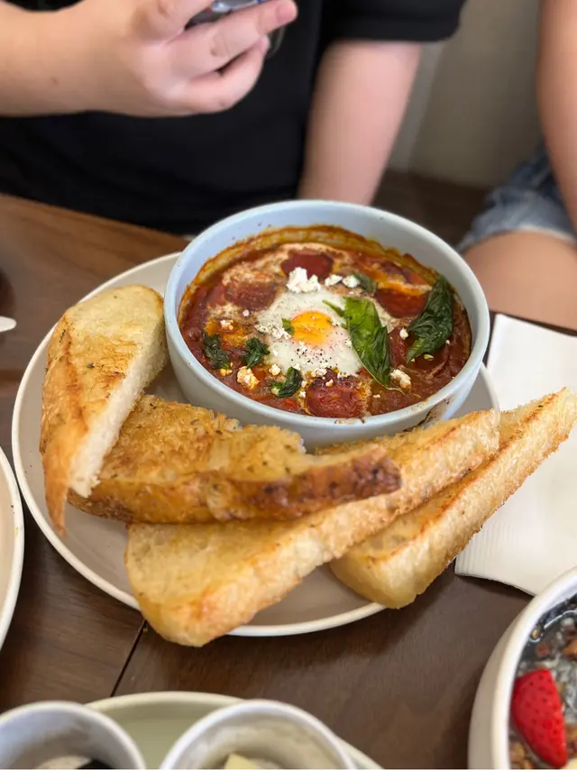 北非沙卡蔬卡配意大利香草麵包