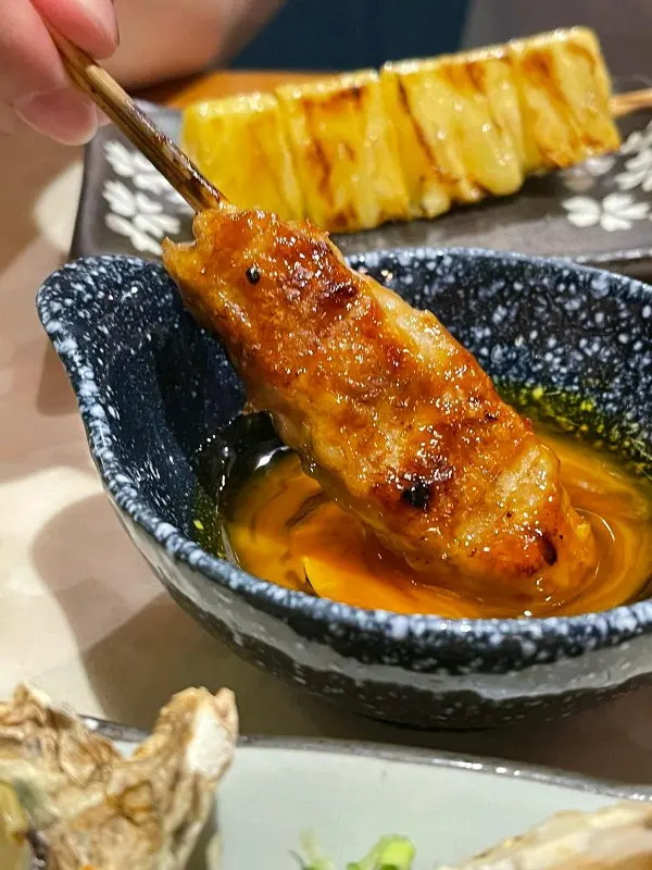 汁燒免治雞肉月骨棒(付月見)