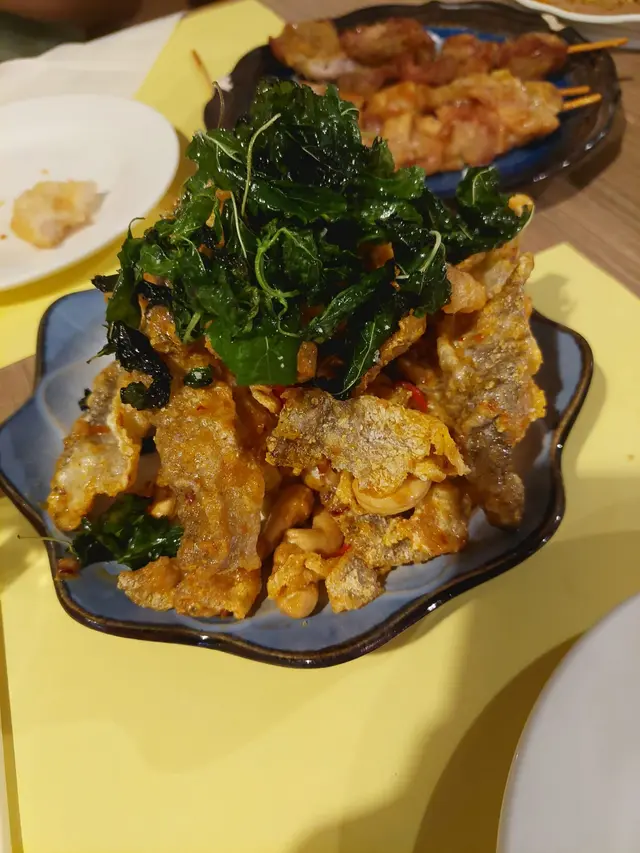 這個鹹蛋黃炸魚皮,必食