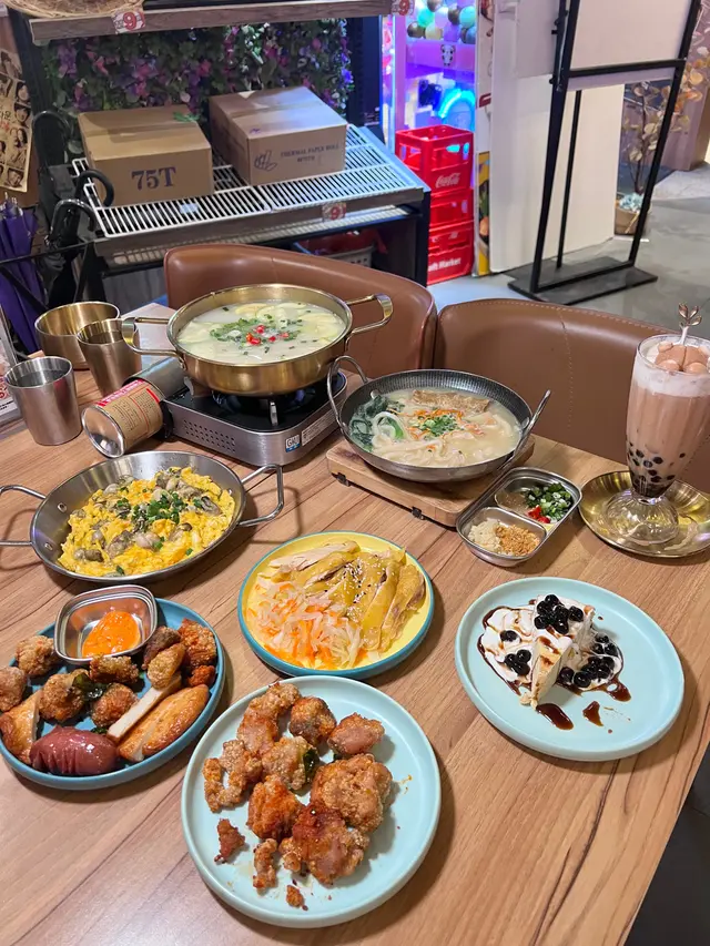 有一個主食,可以揀便當/海南雞手工麵+小食+甜品