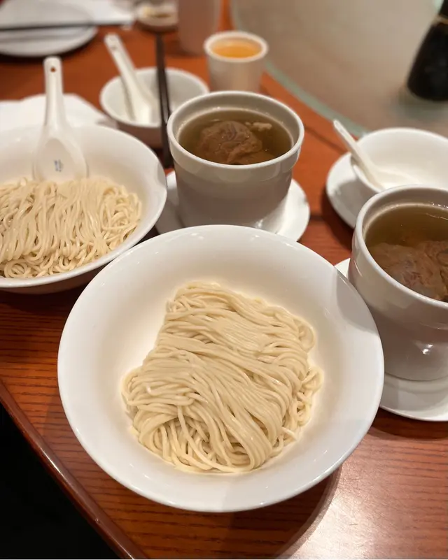 清燉牛𦟌湯麵
