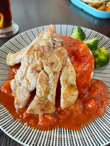 有了小孩就要顾及小孩口味
这个猪扒饭小孩吃得很开胃
猪扒亦够淋👍🏼