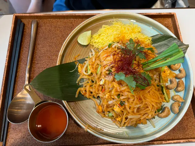 蝦頭油大蝦炒金邊粉(