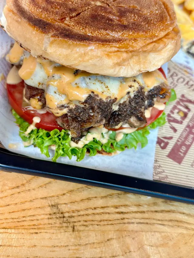 黑松露蘑菇安格斯牛漢堡