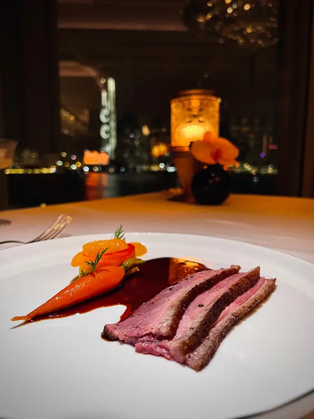 香烤法國鸭肉伴甘筍及柑橘配蜜糖香料汁