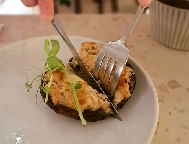 芝士蟹肉焗大啡菇