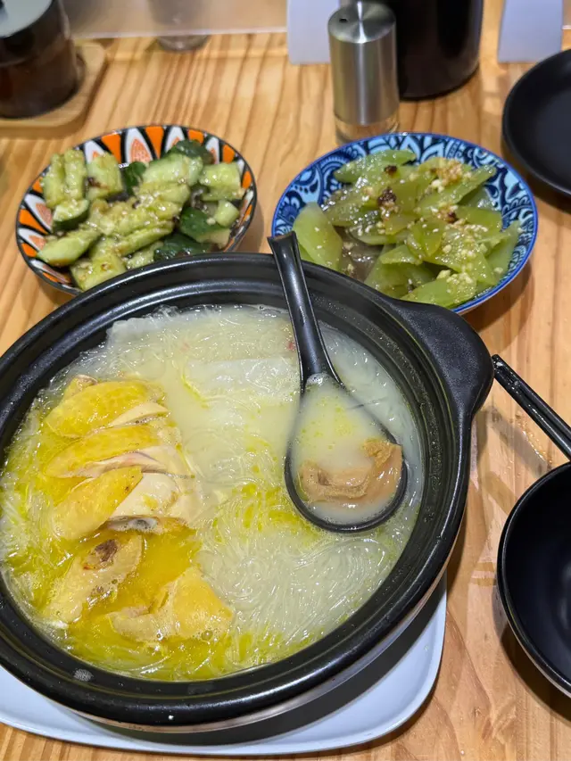 砂鍋鮑魚花膠雞湯翅
