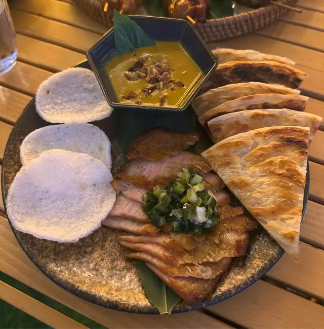 黃咖哩配炭燒豬頸肉