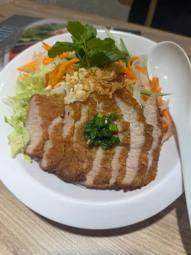 越式豬頸肉撈檬