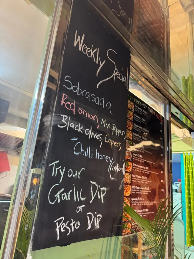 所有Pizza也是12吋大，即叫即做約有10款，有適合素食人士的
#素食pizza 