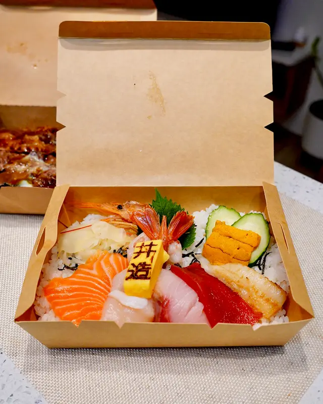 七色魚生丼