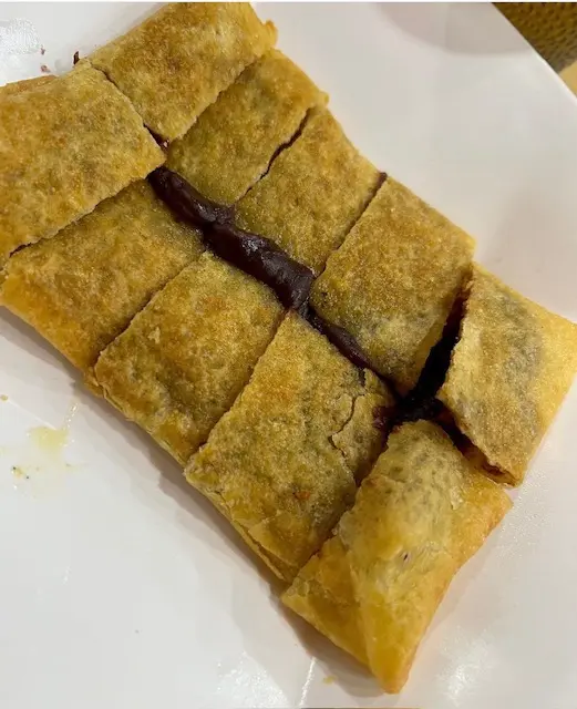 外皮好脆口，紅豆餡有夠多，食落去淡淡都係紅豆，果然真材實料。
