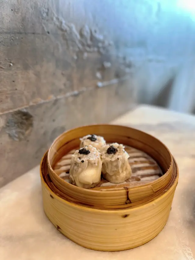 黑松露醃春蛋燒賣