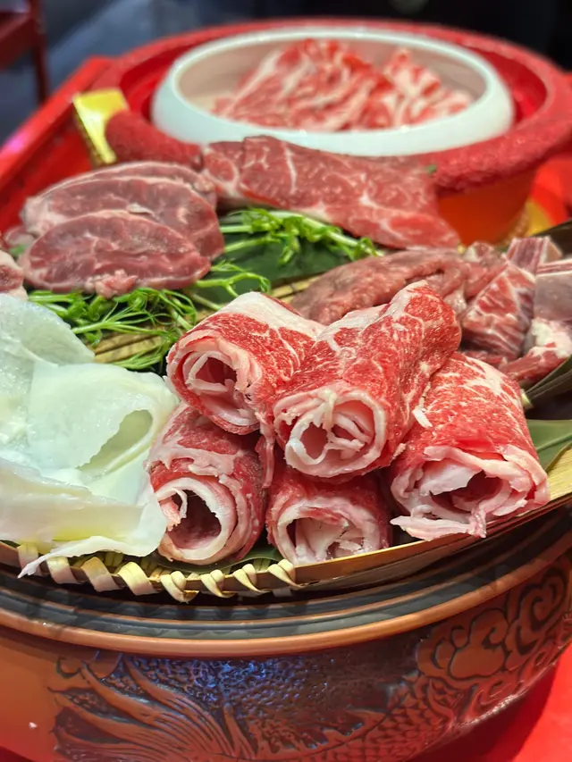 大滾友牛肉拼盤