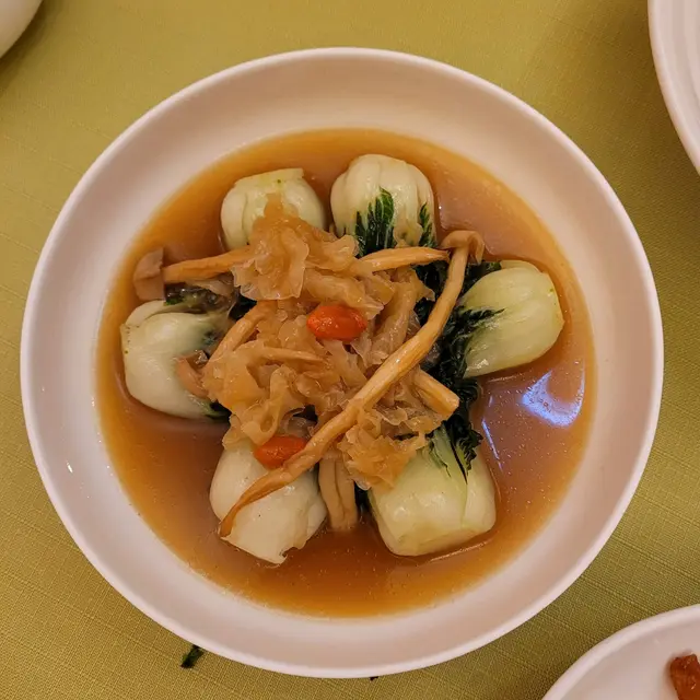 白玉靈菇扒菜苗